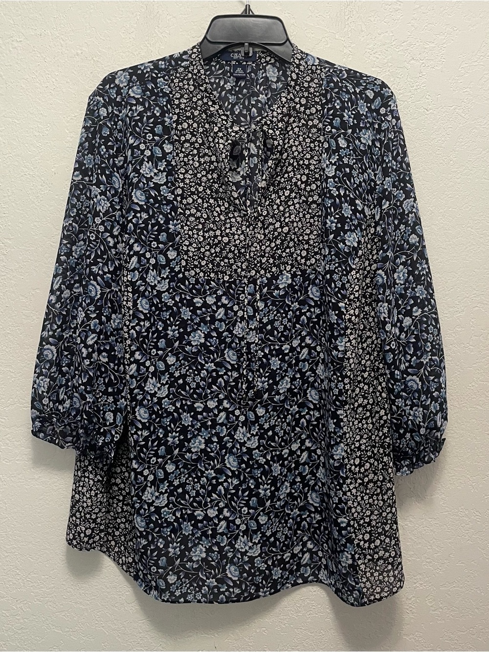 Chaps Size 2x Blue White Floral Patchwork Split Neck Blouse 3/4 Sleeve Polyester